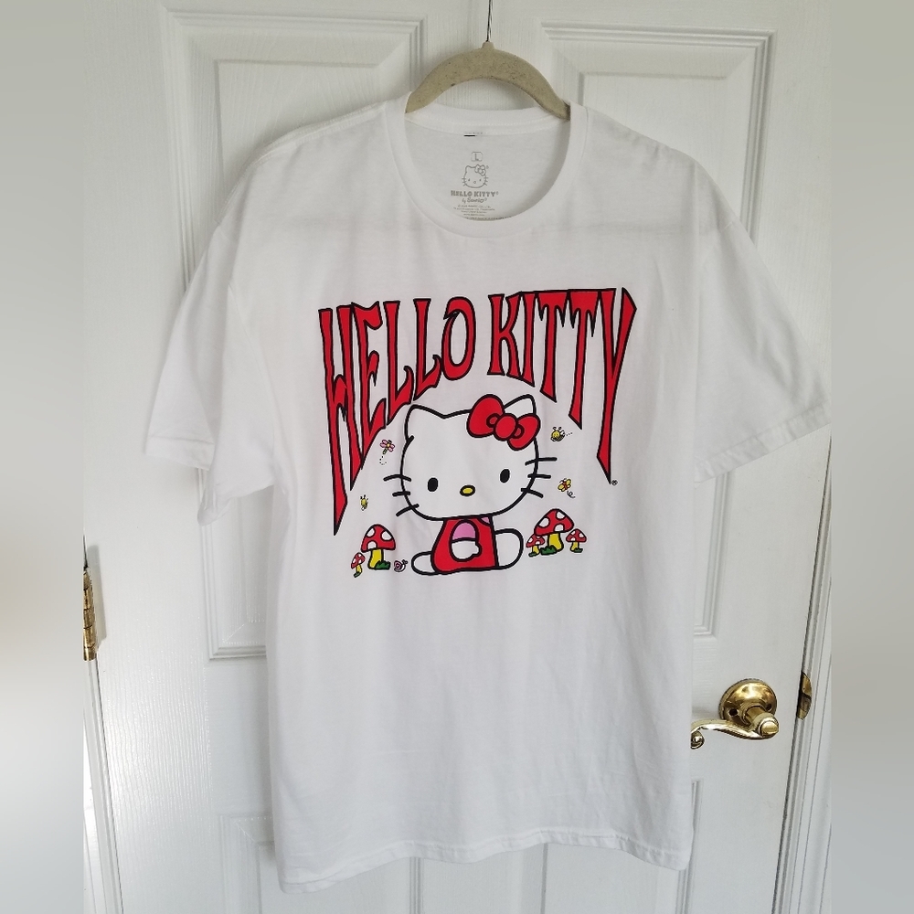 NWOT Hello Kitty Graphic Short Sleeve Tshirt White Size Large